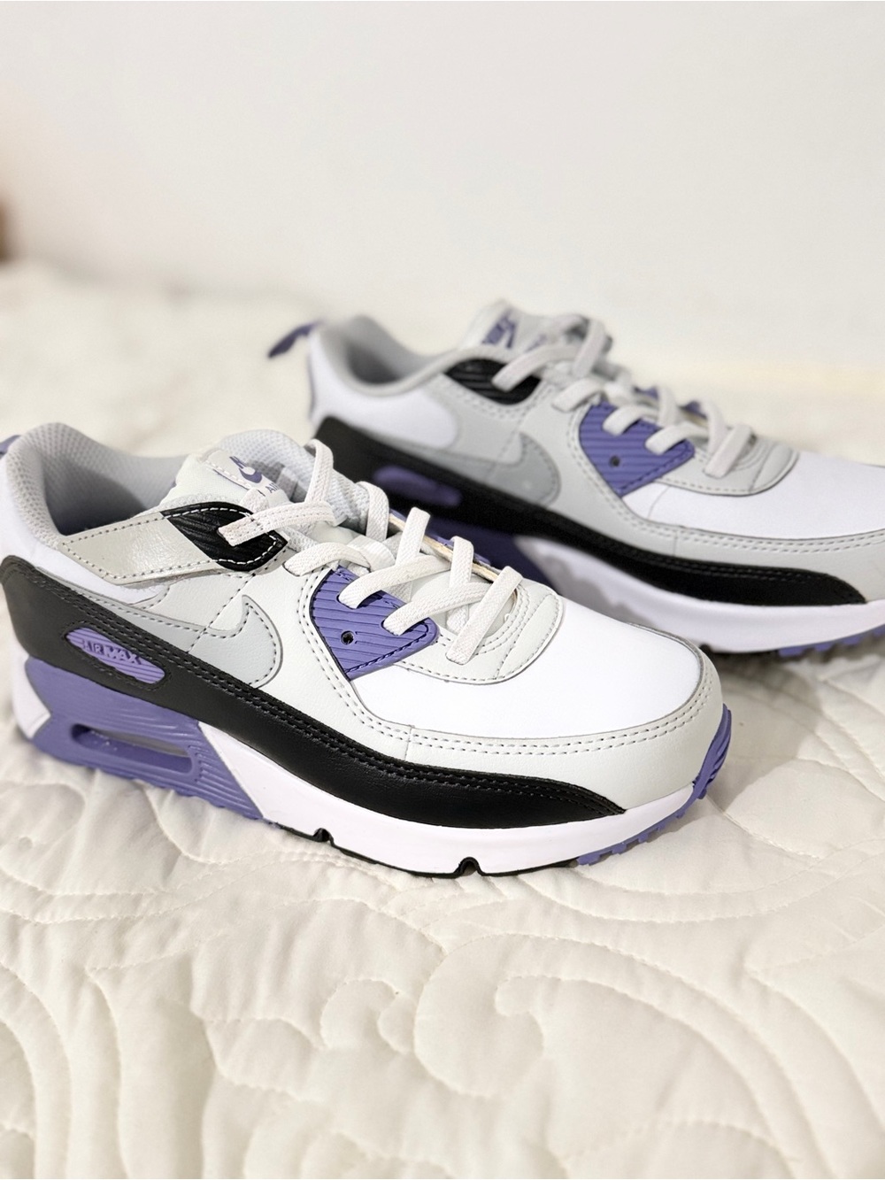 Nike Air Max 90 EasyOn Kids 3Y White Grey Purple NWOT (Fits Women's 4.5)